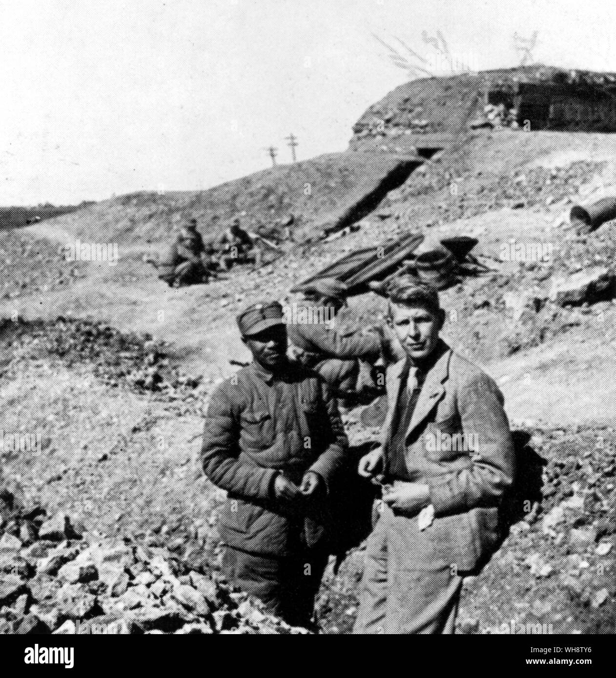 W H Auden in den Schützengräben der Chinesischen War Zone 1939 Stockfoto