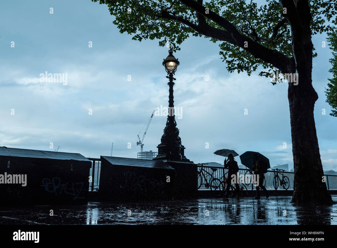 South Bank im Regen, London, England, Vereinigtes Königreich, Europa Stockfoto