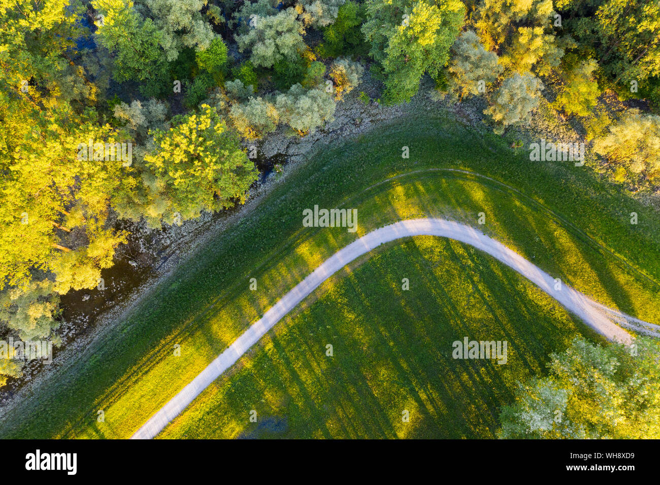 Felder und Wiesen an der Isar Mündung in der Nähe von Deggendorf, Niederbayern, Deutschland Stockfoto