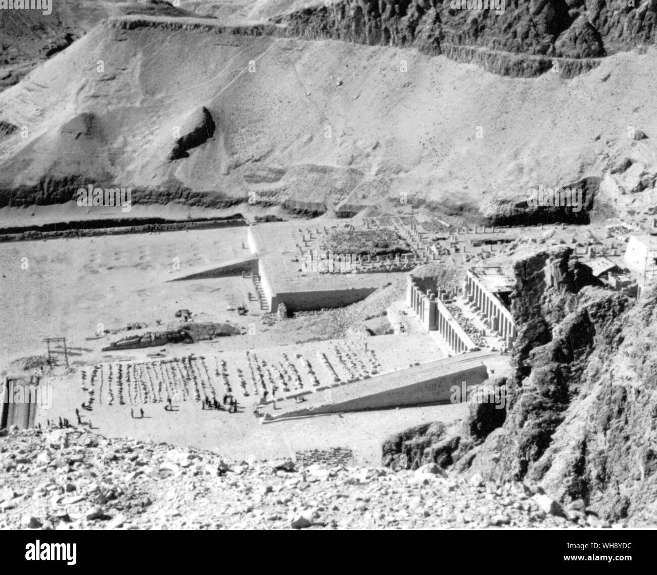 Hatshepsuts Tempel. "Es ist eines der wenigen Gebäude, die die Landschaft Pharoni anf demütig passt in eine riesige Klippe, die es nachmachen können, aber nicht müssen." Ägypten. Stockfoto