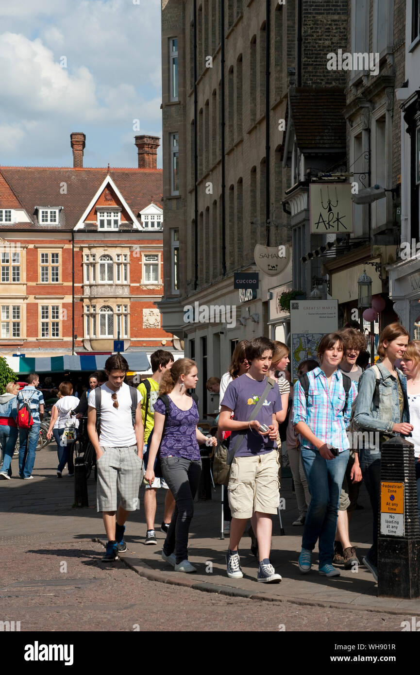 Geschäfte in der historischen Altstadt von Cambridge, England. Stockfoto