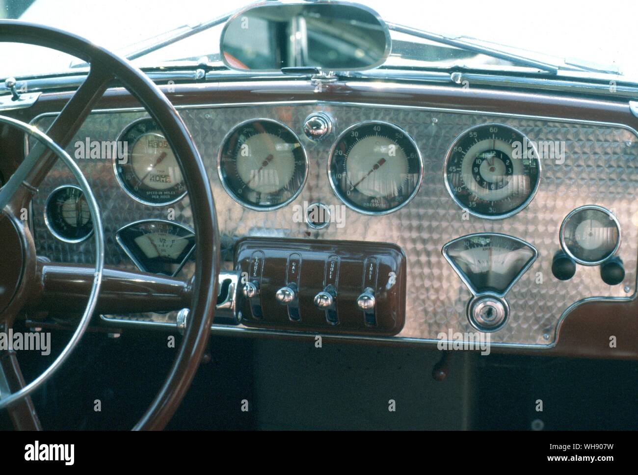 Flugzeuge" Stil der Bedienelemente an der Kordel 810 Cabrio.. Stockfoto