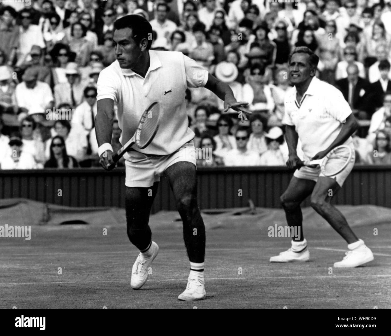 Alex Olmedo (USA) (l) und Francisco Segura (Ecuador) im Jahr 1968. Stockfoto