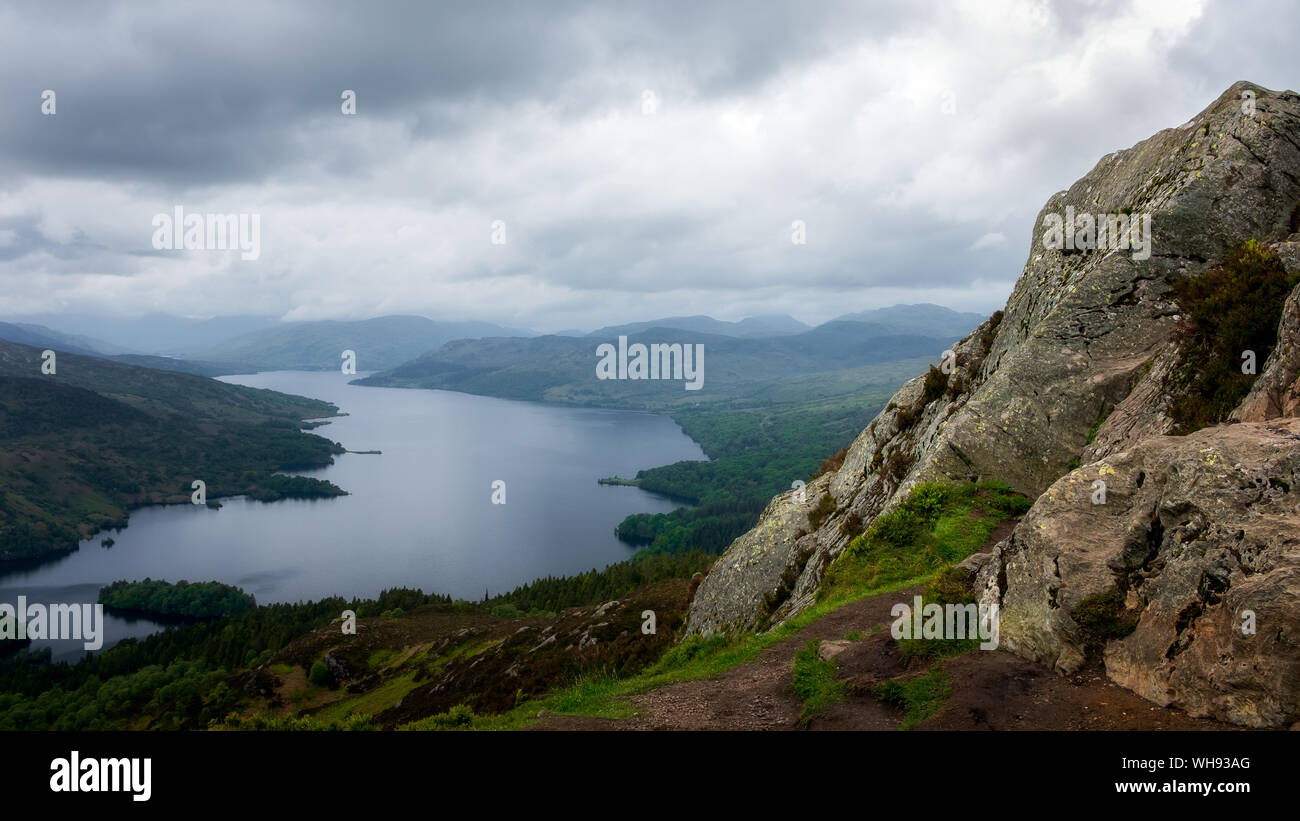 Loch Katrine vom Gipfel des Ben A'an, Highlands, Schottland, Großbritannien, Europa Stockfoto