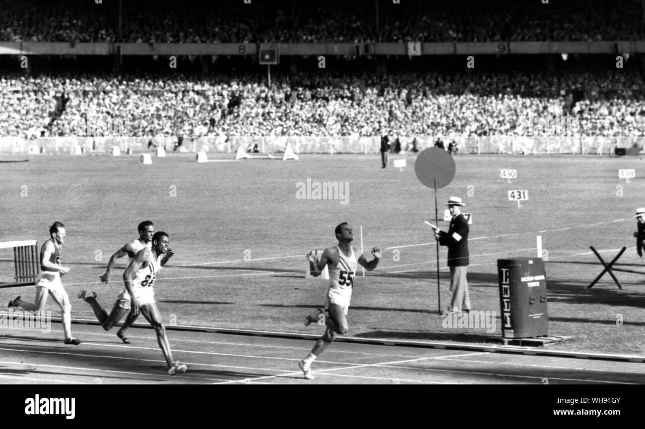 Die Olympischen Spiele in Melbourne 1956 Bob Joe Morgen gewinnt 200-m-Finale Stockfoto