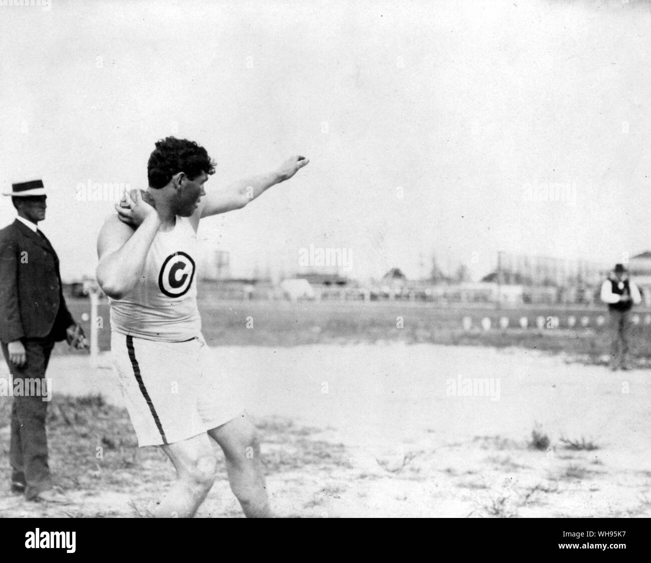 St. Louis, USA. Olympische Spiele 1904: Ralph W Rose, Sieger der 16 Pfund schuss Wettbewerb.. Stockfoto