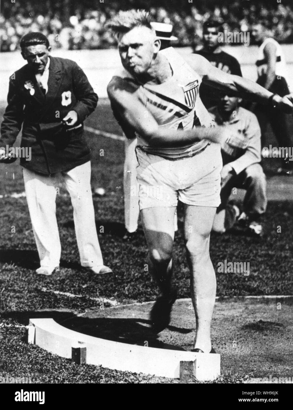 Uhr Kuck Kugelstoßen der Olympischen Spiele in Amsterdam 1928. (Bitte beachten Sie: die Beschriftung auf der Rückseite der Hardcopy, aber dieses Ereignis nicht vor 1948) Stockfoto