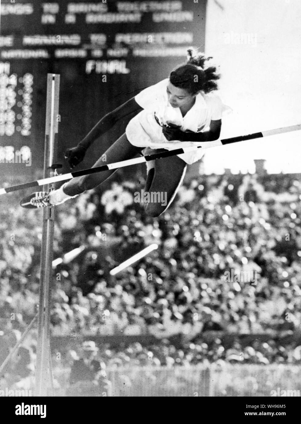 Aus., Melbourne, Olympics, 1956: Mildred McDaniel (USA) in die hohe Frauen springen. Sie gewann die Goldmedaille. Stockfoto