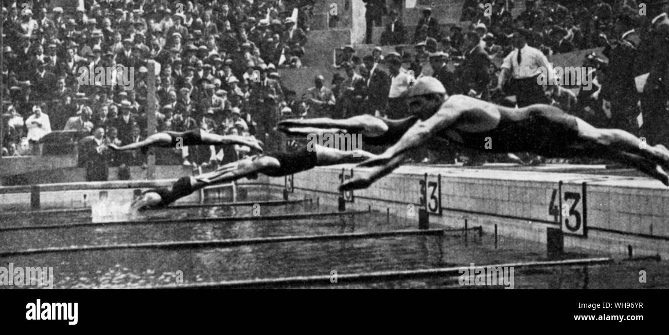 Frankreich, Paris Olympics, 1924: 400 Meter schwimmen Wettbewerb endgültig. l-r: Johnny Weismuller, Arne Borg, Charlton, Ake Borg und J. Hatfield.. Stockfoto