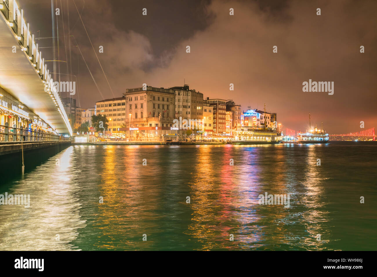 Anzeigen von Kadiköy bei Nacht, den europäischen Teil von Istanbul und die Partymeile, Istanbul, Türkei, Europa Stockfoto
