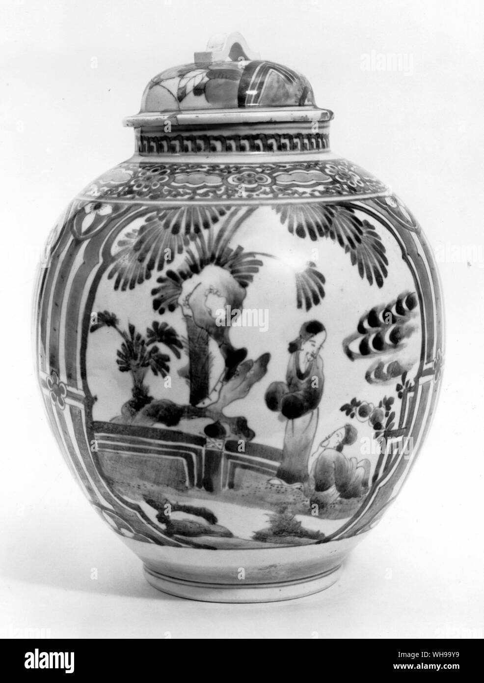 Japanische Arita Blau und Weiß jar und Abdeckung, 17. Die Dekoration ist Chinesisch Übergangsstil über niederländische Nachahmungen. Stockfoto