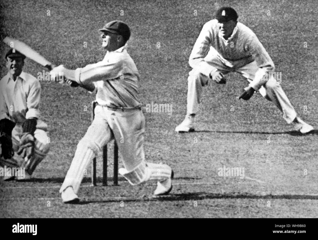 W Bardsley batting v England in Nottingham 1921 Uhr Strudwick ist Wicket Keeper, F E Woolley bei Schlupf Stockfoto