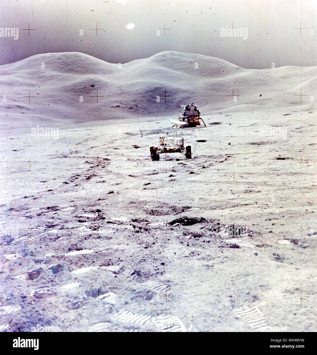 Raum / Astronauten auf dem Mond Rover und Lunar Module, Apollo 15. Stockfoto