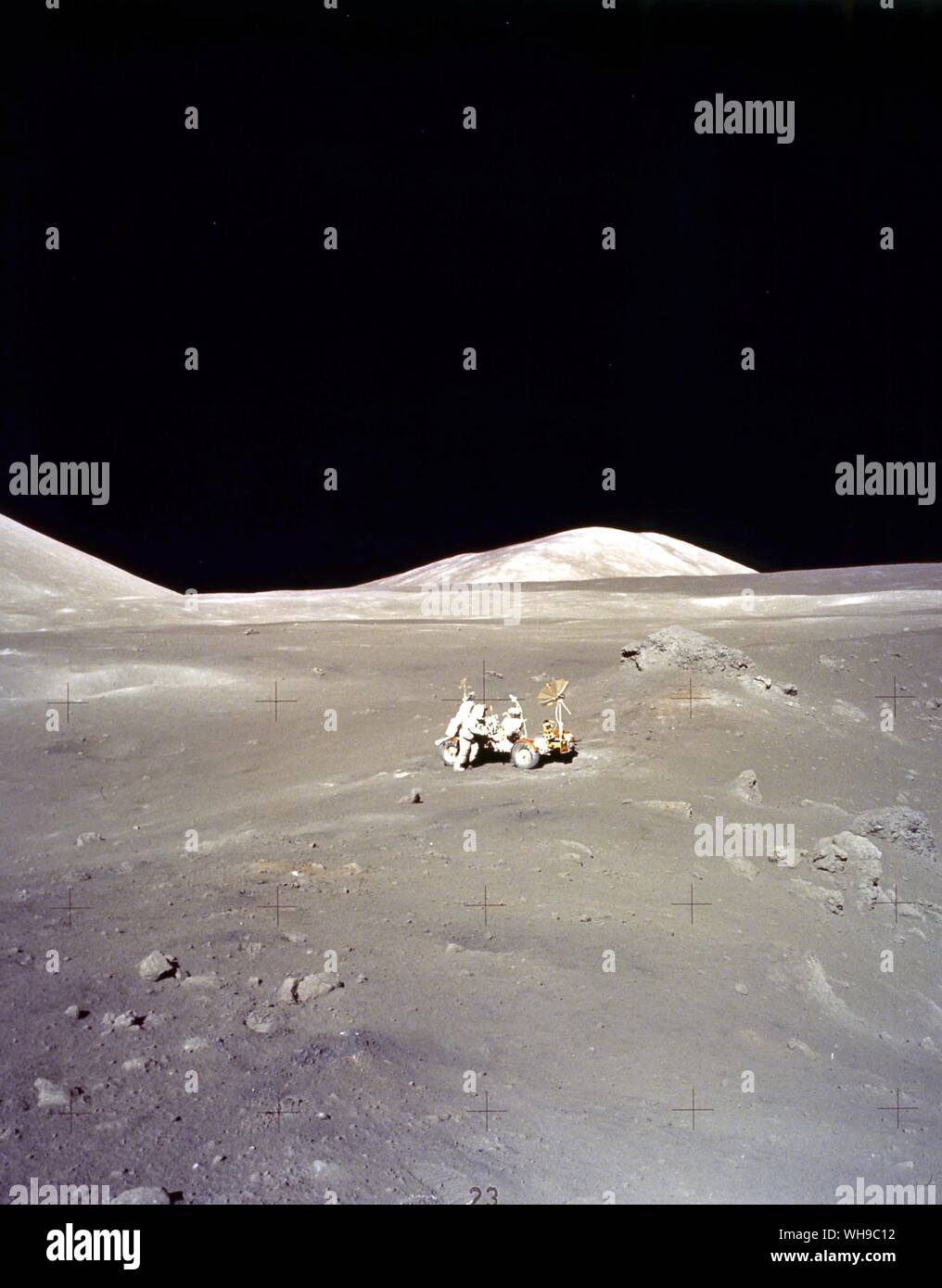 Raum / Astronauten auf dem Mond. Apollo 17, Schmitt mit Lunar Roving Vehicle. Stockfoto