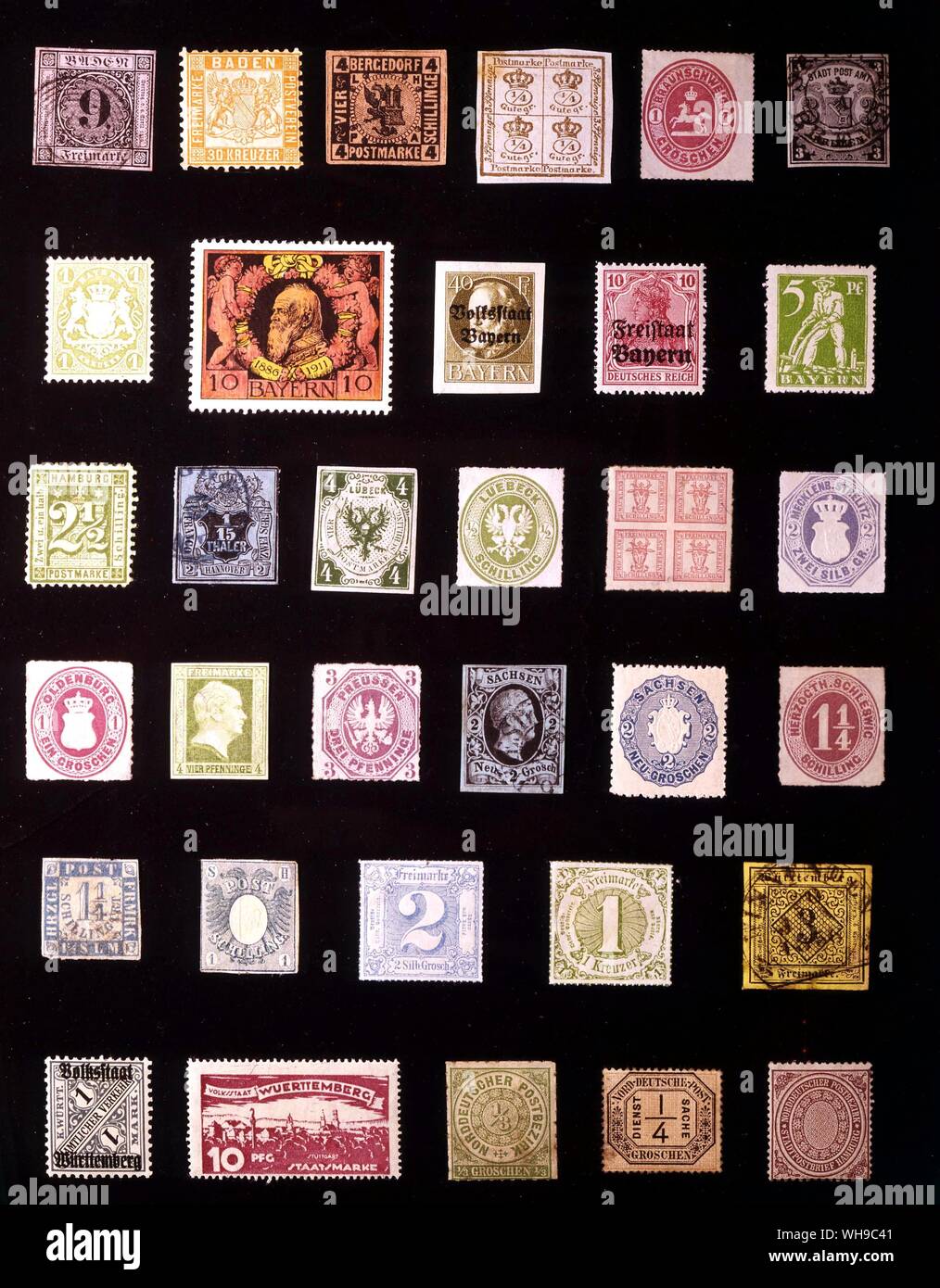 Europa - deutsche Staaten: (von links nach rechts) 1. Baden 9 Kreuzer 1851, 2. Baden, 30 Kreuzer, 1862, 3. 6934, 4 Schilling, 1861, 4. Braunschweig, 1 gutegroschen, 1857, 5. Braunschweig, 1 Groschen, 1865, 6. Bremen, 3 Grote, 1855 7. Bayern, 1 Kreuzer, 1867, 8. Bayern, 10 Pfennig, 1911, 9. Bayern, 40 Pfennig, 1919, 10. Bayern, 10 Pfennig, 1919, 11. Bayern, 5 Pfennige 1920, 12. Hamburg, 2,5 Schilling, 1864, 13. Hannover, 1/15 Thaler 1851, 14. Lübeck, 4 Schilling 1859, 15. Lübeck, 0,5 Schilling 1863, 16. Mecklenburg-Schwerin, 1 Schilling, 1864, S. 17. MECKLENBURG-STRELITZ, 2 Silbergroschen, Stockfoto