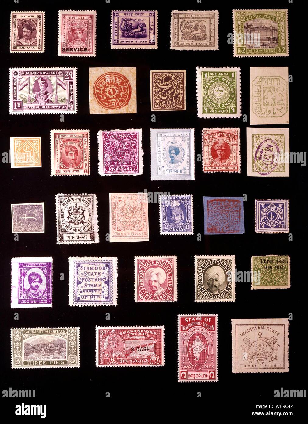 Asien - indischer FÜRSTENSTAATEN (Seite 2 von 2): (von links nach rechts) 1. Indore (holkar). 0.5 Anna, 1889, 2. Indore, 0,5 Anna, 1904, 3. Jaipur, 8 Hannas, 1905, 4. Jaipur, 0,5 Anna, 1913, 5. Jaipur, 2 Rupien, 1931, 6. Jaipur, 1 Rupie, 1948, 7. Jammu und Kaschmir, 1 Anna, 1869, 8. Jammu und Kaschmir, 0,25 Anna, 1883, 9. Jasdan, 1 Anna 1942, 10. Jhalawar, 0,25 Anna, 1887, 11. Feudalstaat, 0,25 Anna, 1882, 12. Kishangarh, 0,25 Anna, 1904, 13. Kishangarh, 0,25 Anna 1899, 14. Kishangarh, 0,25 Anna, 1912, 15. Morvi, 3 Pies, 1934, 16. Nandgaon, 0,5 Anna, 1893, 17. Docra Nawanagar, 1, 1877, 18. Nawanagar, 1 docra, Stockfoto