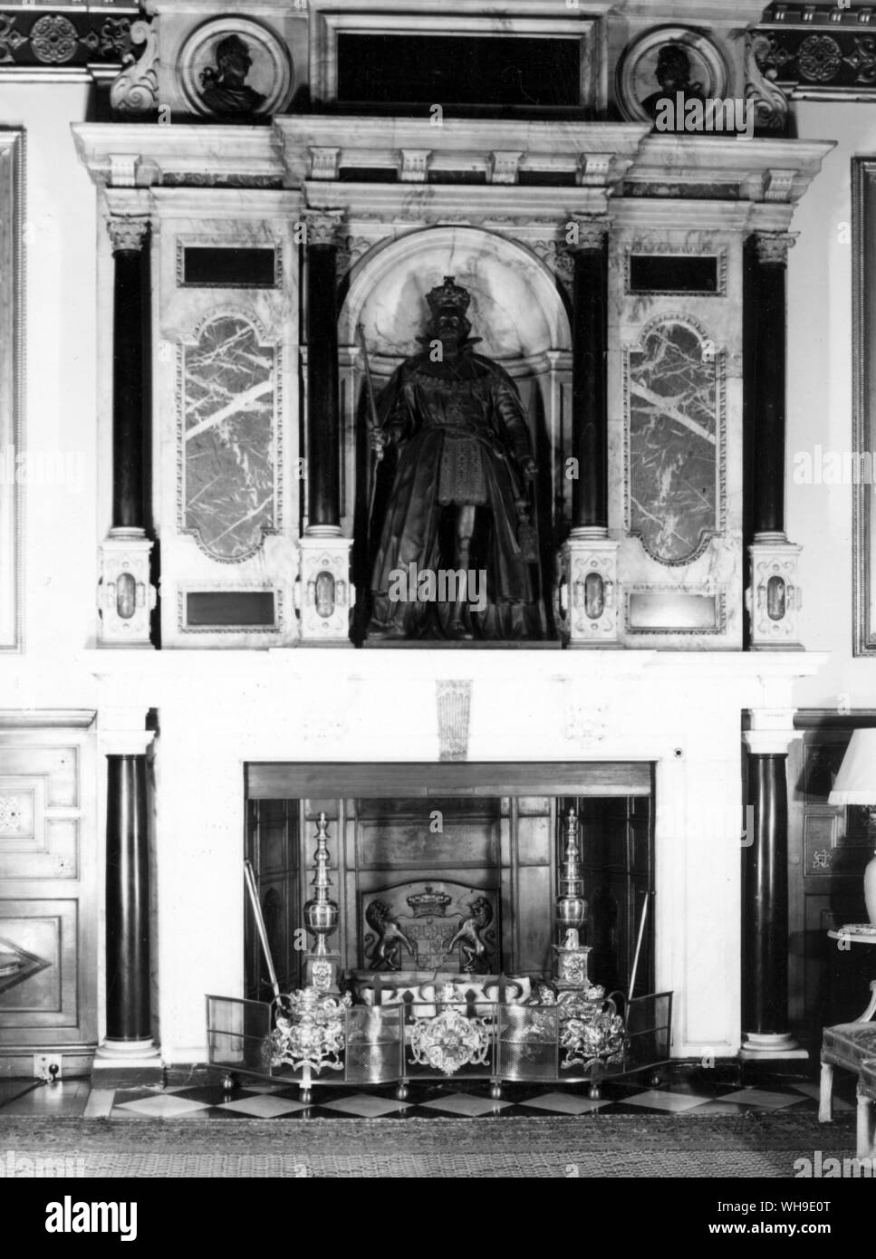 Kamin in König James's Salon, Hatfield House. Stockfoto