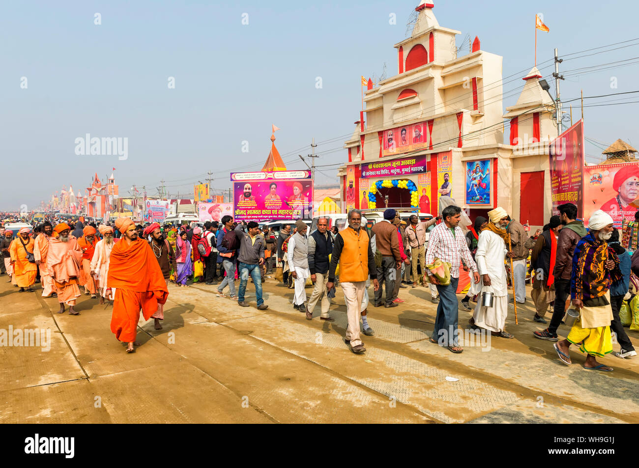 Pilger auf dem Weg nach Allahabad Kumbh Mela, der weltweit größte religiöse Versammlung, Allahabad, Uttar Pradesh, Indien, Asien Stockfoto