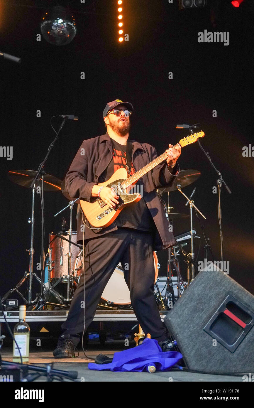 Larmer Tree Gardens, Dorset, Großbritannien. Sonntag, 1. September, 2019. BC Camplight durchführen am Ende der Straße 2019 Festival. Foto: Roger Garfield/Alamy leben Nachrichten Stockfoto