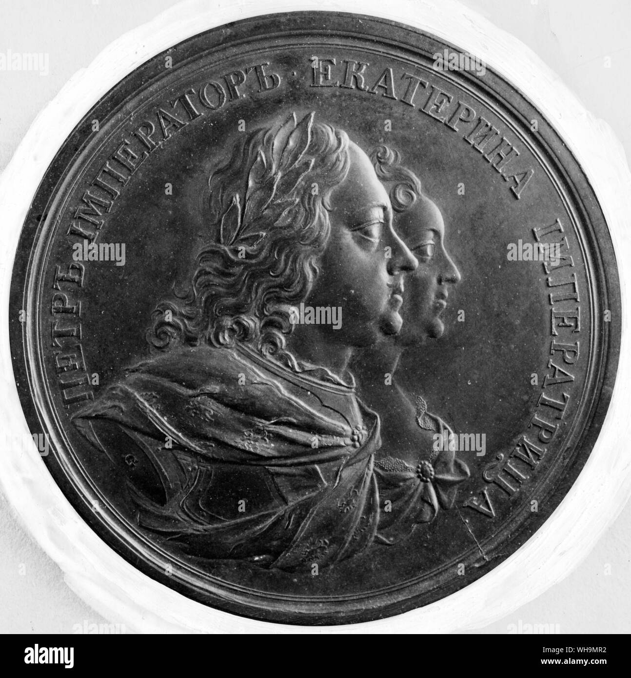 Peter (I) der Große (1672-1725), Zar von 1682. Medaille zeigt Profile von Peter I. und seiner Frau, Catherine. Stockfoto