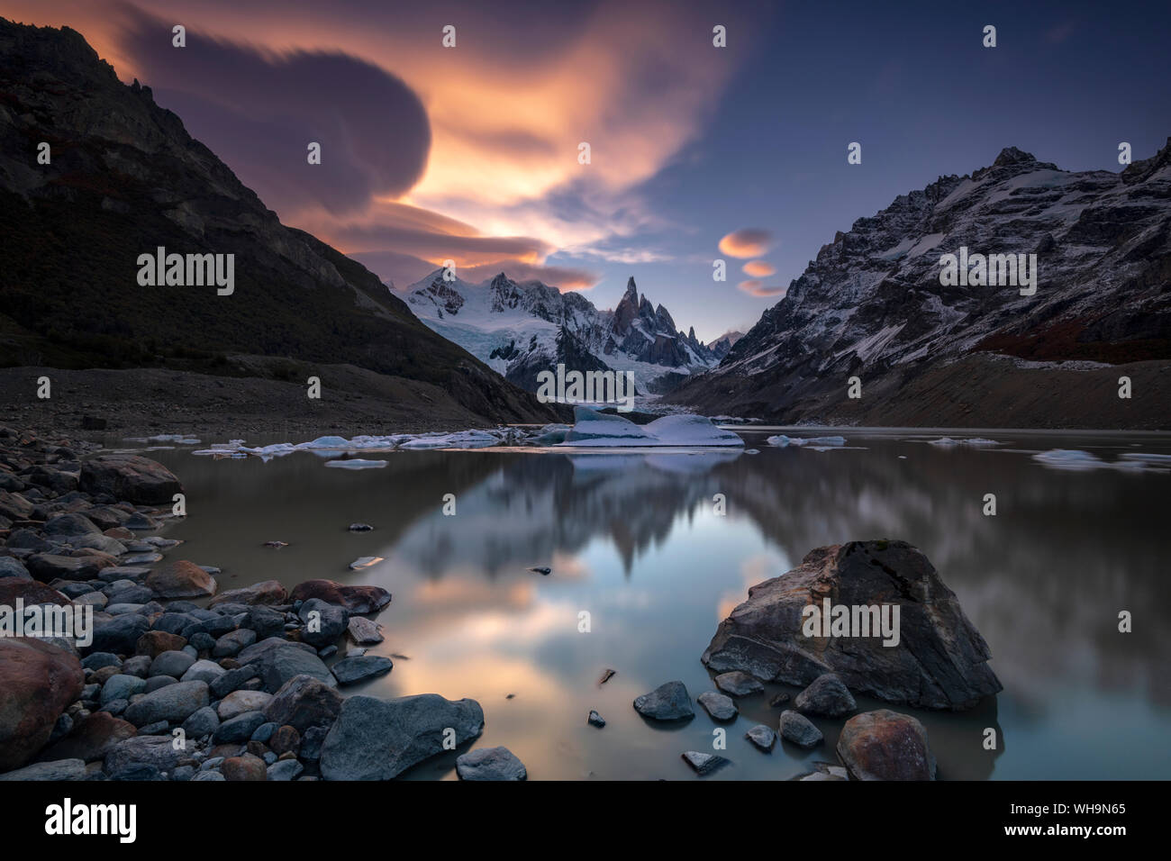 Laguna Torre bei Sonnenuntergang, Nationalpark Los Glaciares, UNESCO-Weltkulturerbe, Provinz Santa Cruz, Argentinien, Südamerika Stockfoto