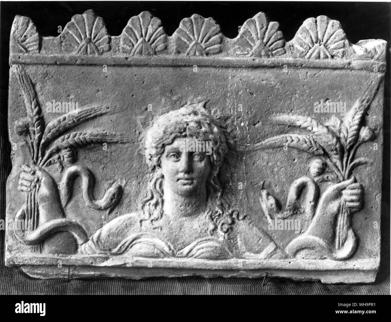 Ein römisches Relief von Demeter, die griechische Mais Göttin und vorherrschende Gottheit des Eleusinian Geheimnisse. Stockfoto