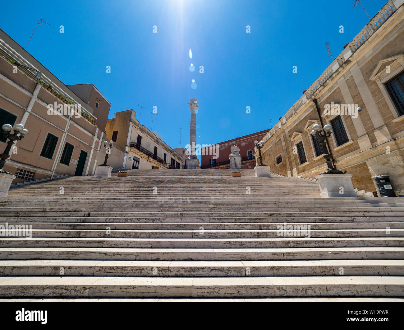 Treppenhaus und Spalte an der promenae, Brindisi, Italien Stockfoto