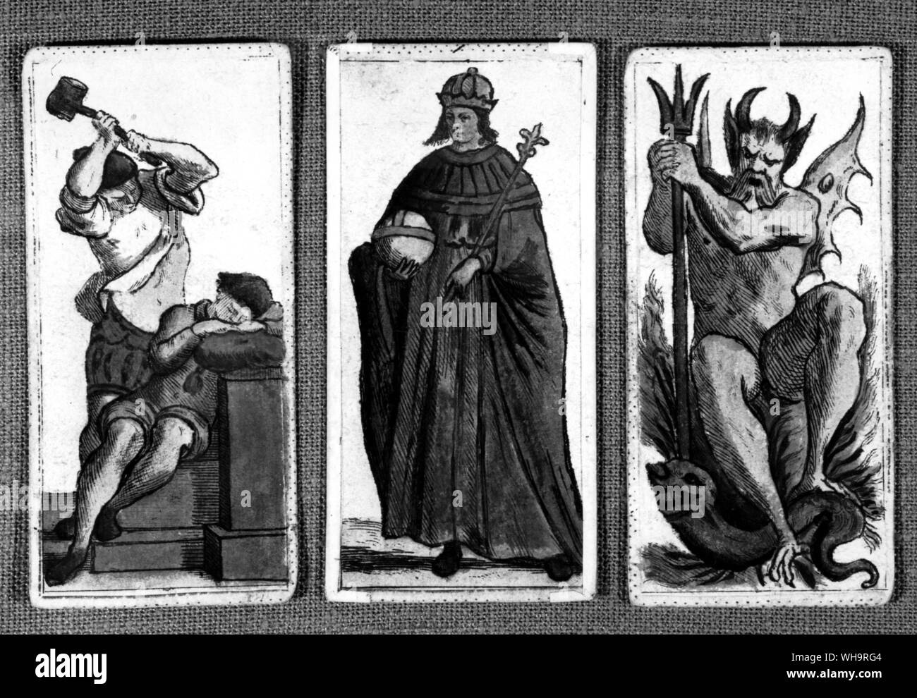 Von einem italienischen Pack des frühen 18. Jahrhunderts - mit der rechten Maustaste auf eine Ausführung neugierig den Gehängten berechtigt; der weibliche Papst; und der Teufel links Stockfoto