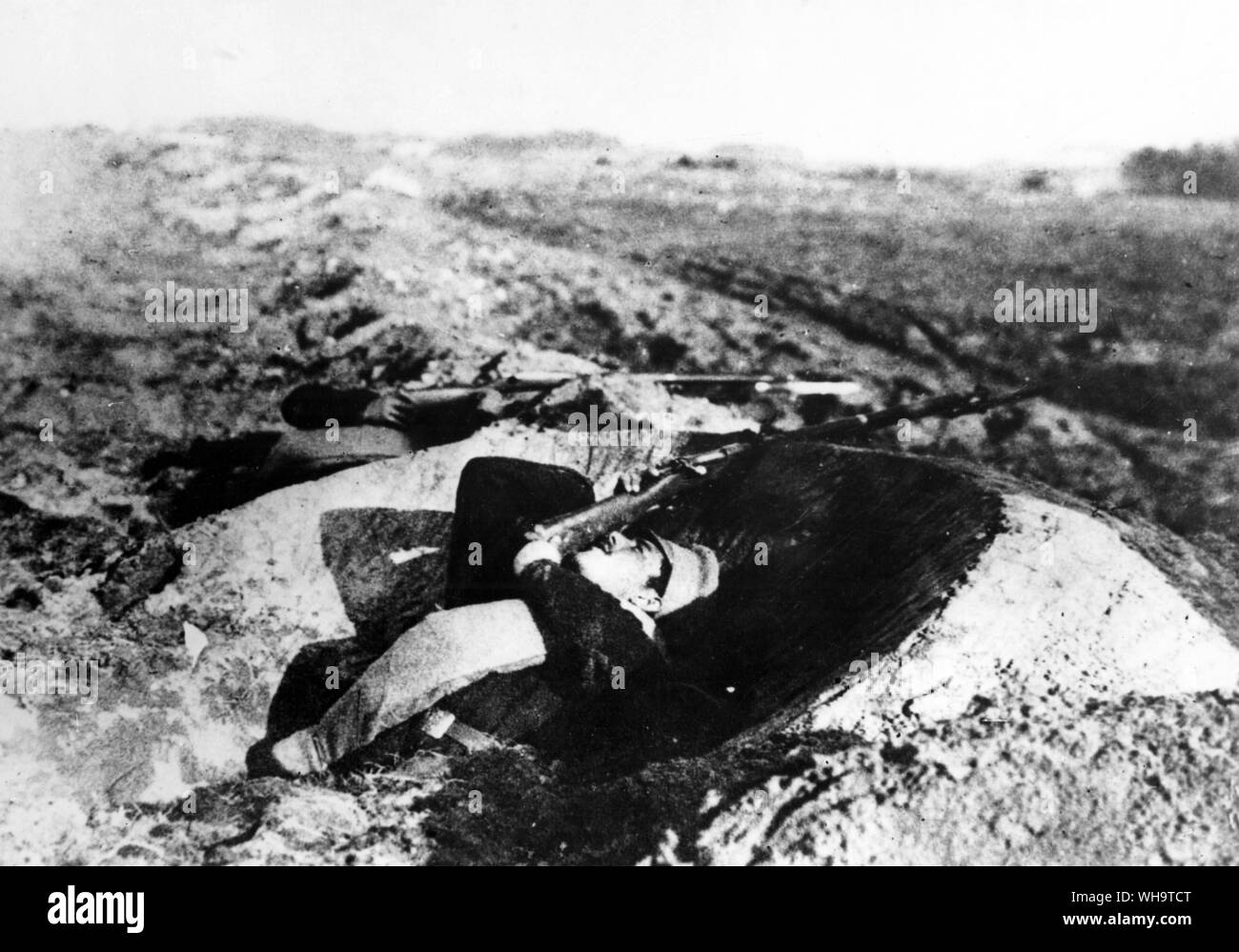WW1: Russische Truppen Manning einen Graben. Hinweis Das feuern Positionen. 1914. Stockfoto