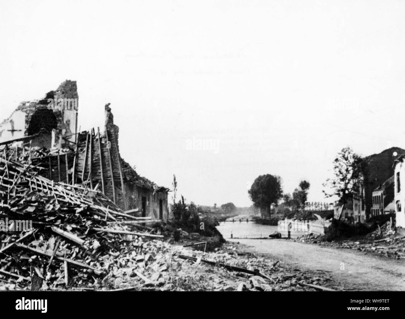 WW1: Frankreich: ''Tattenham Ecke', Ypern, zeigt den Kanal in der Mitte, Juni 1915. Stockfoto