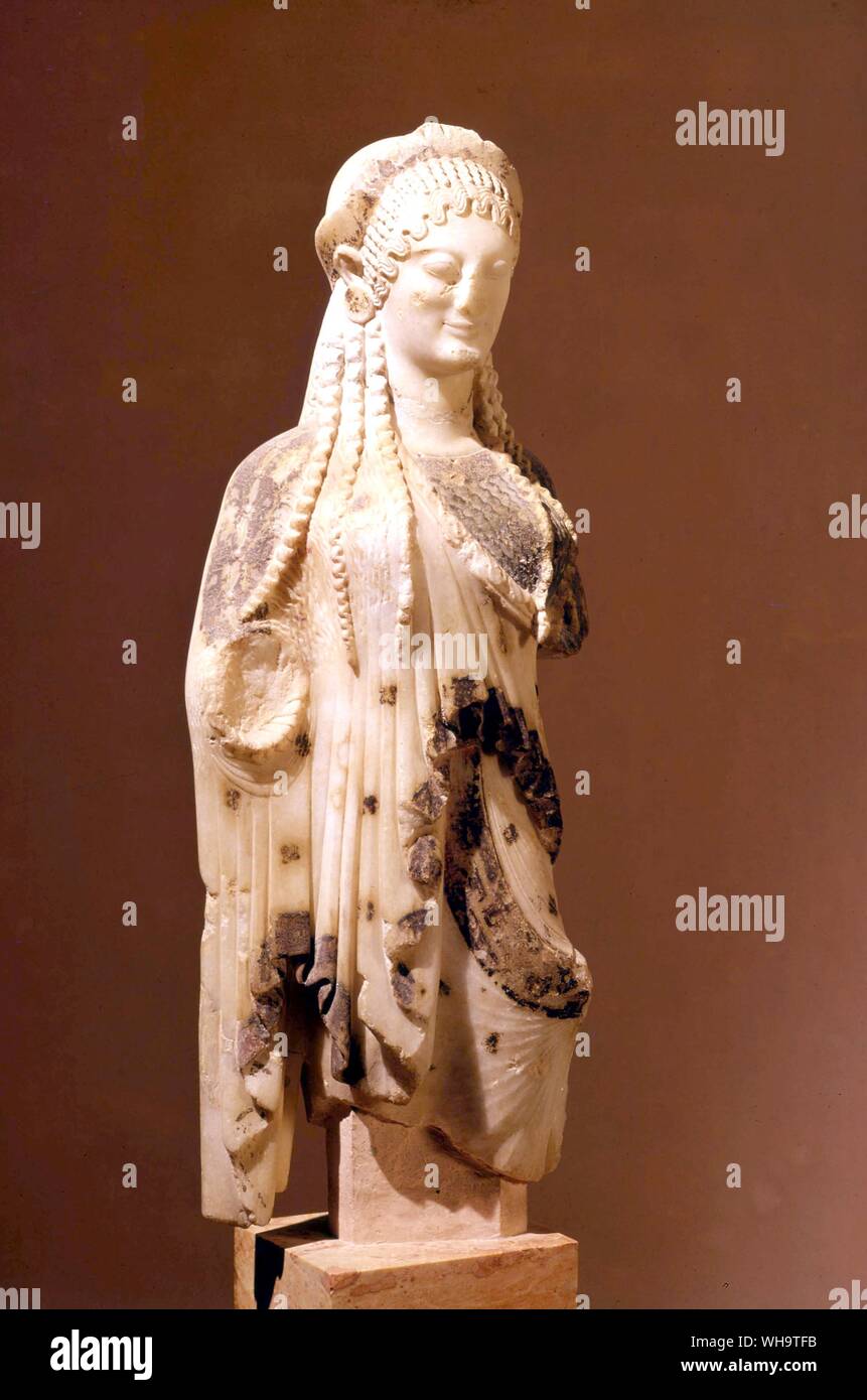 Eine kore oder Maiden in der traditionellen darstellen aber verlieren die archaische Steifigkeit und elabortely, liebevoll dekoriert. Stockfoto