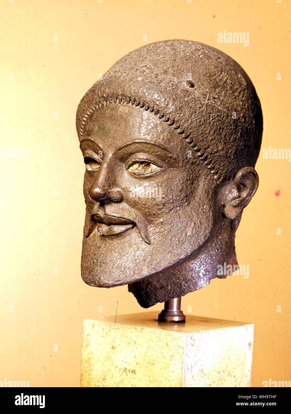 Bronze Kopf eines Kriegers, ursprünglich mit einem Helm. Gefunden auf der Akropolis Stockfoto