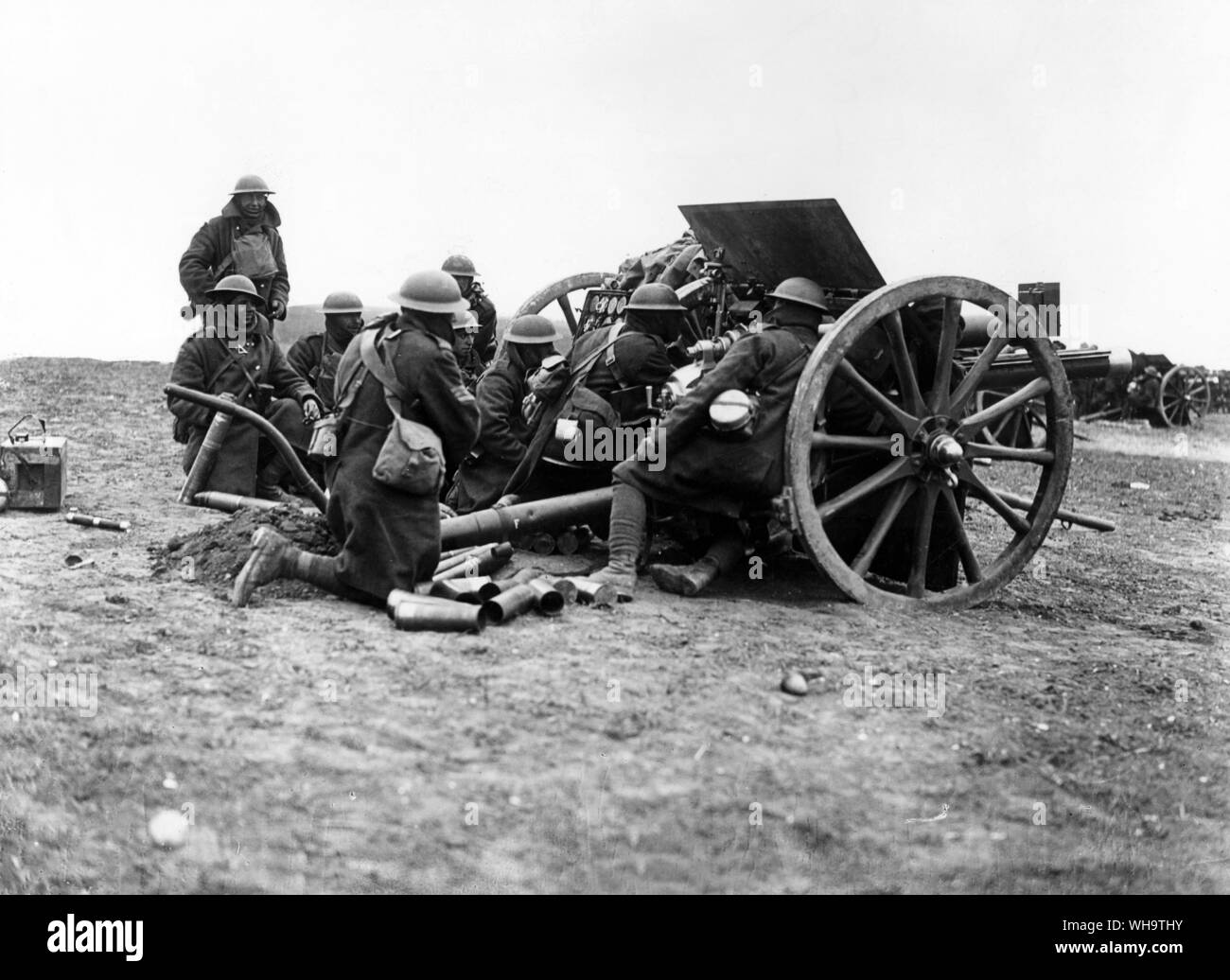 WW1/Frankreich: Alliierte Truppen mit einem 18 pdr field Gun in der Albert, 28. März 1918. Stockfoto