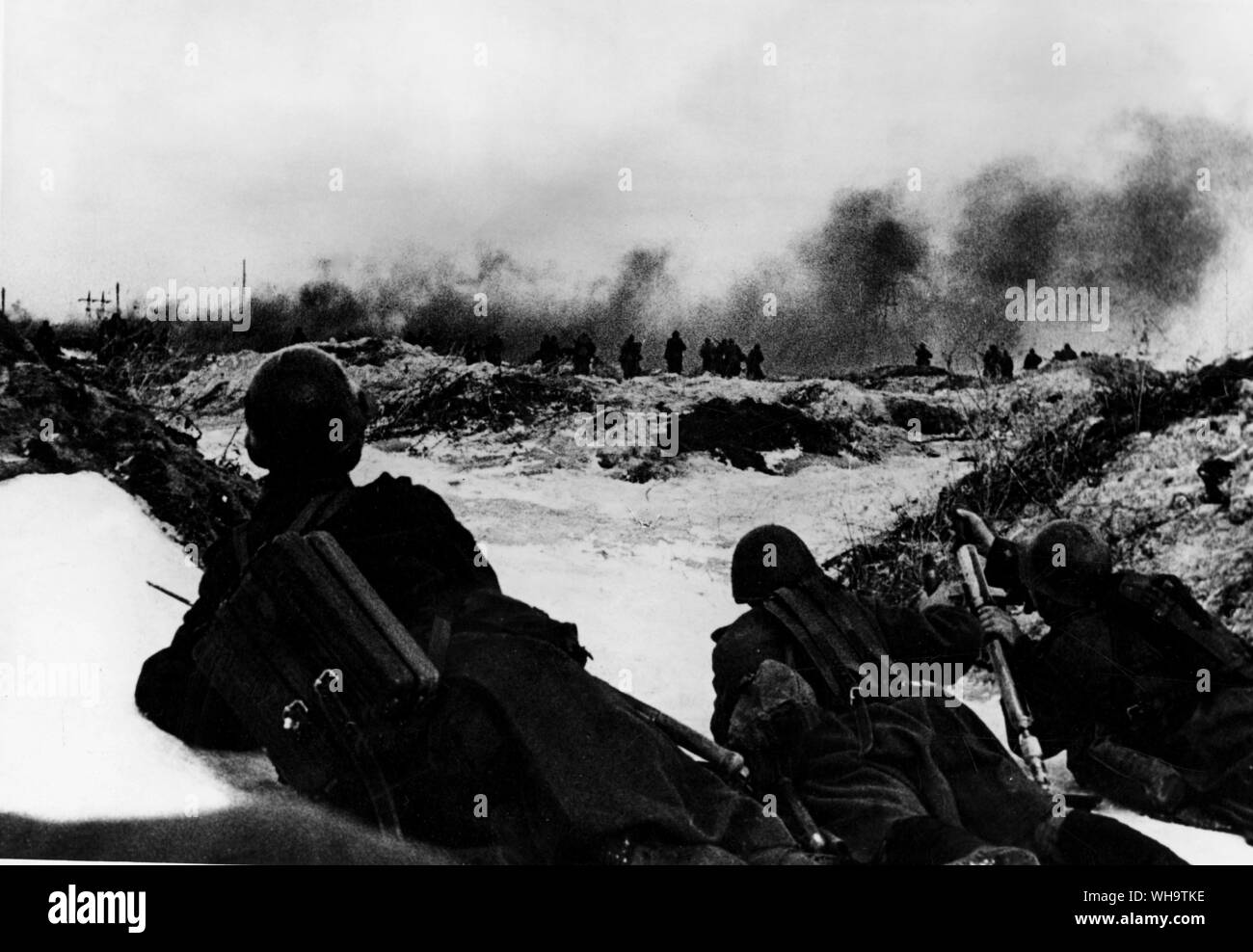 WW2/russischen Truppen: Rote Armee graben. Mörtel gunners unterstützen die vorrückende Infanterie während einer Vorauszahlung. Winter 0 W 1942/43. Stockfoto