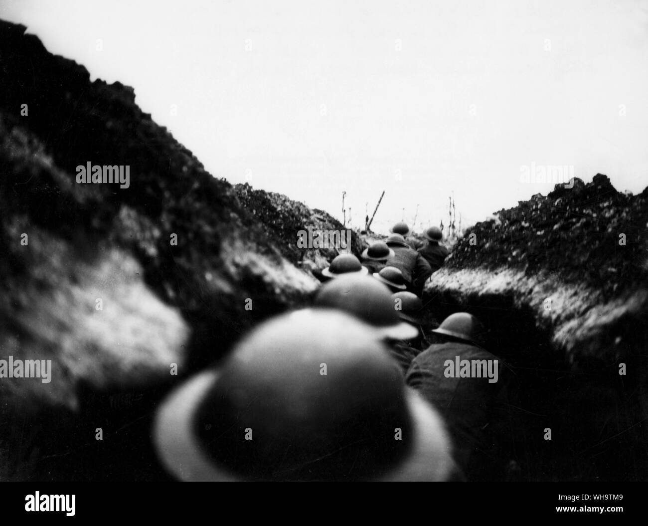 WW1/Frankreich: 10 Scottish Rifles überfallende Partei warten im SAP für das Signal zu gehen. Der offizielle Fotograf folllowed im SAP, in der die kurzen Töten sieben Männer fiel. In der Nähe von Arras, März 1917. Stockfoto