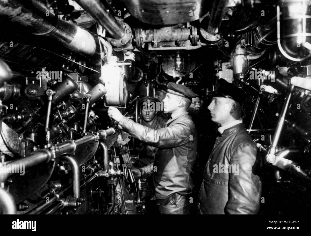 WW1/Innen des Öls Maschinenraum eines U-Bootes. Stockfoto