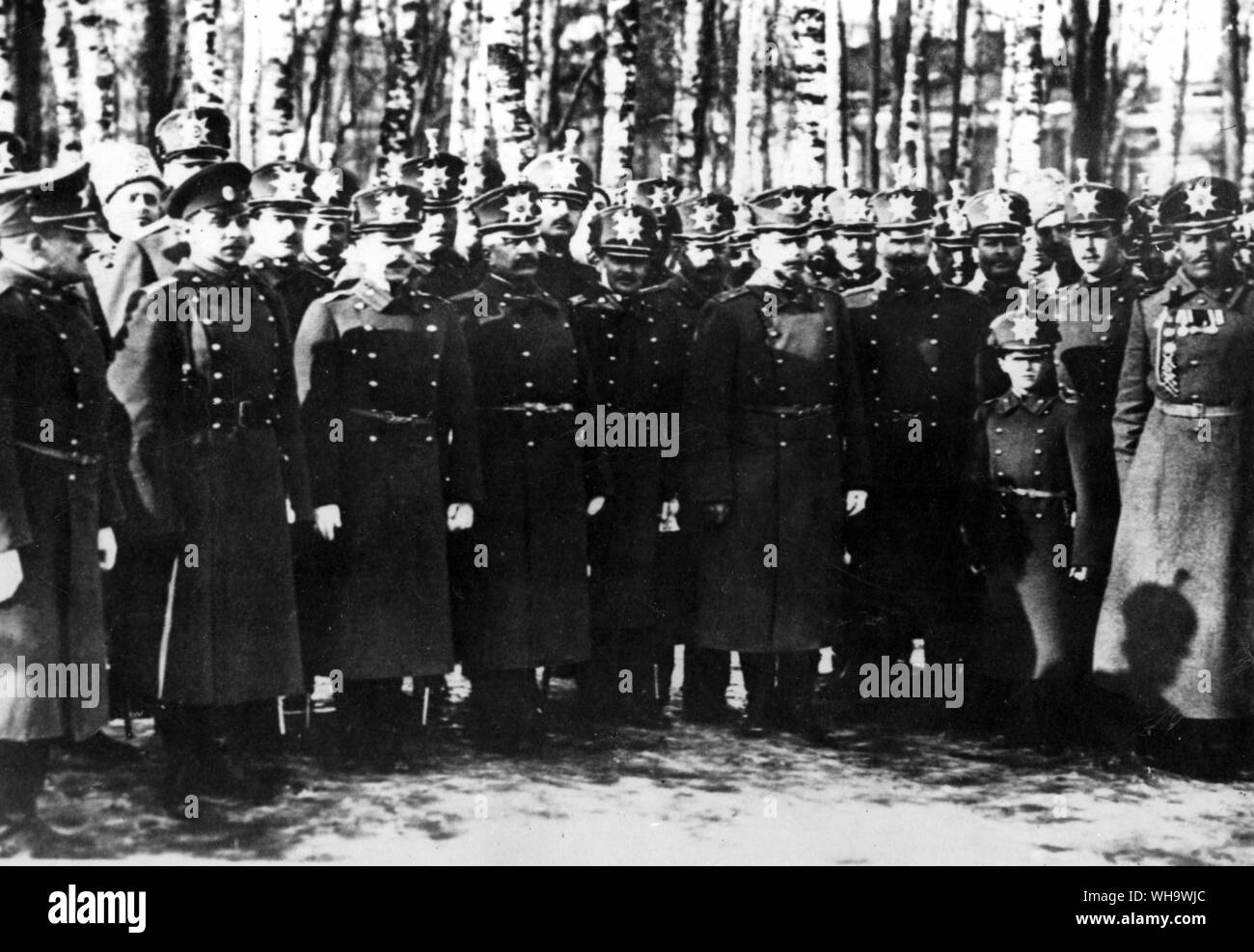 WW1/Die Czarevitch Nikolaus II. von Russland mit Beamten der Russischen Armee. Stockfoto