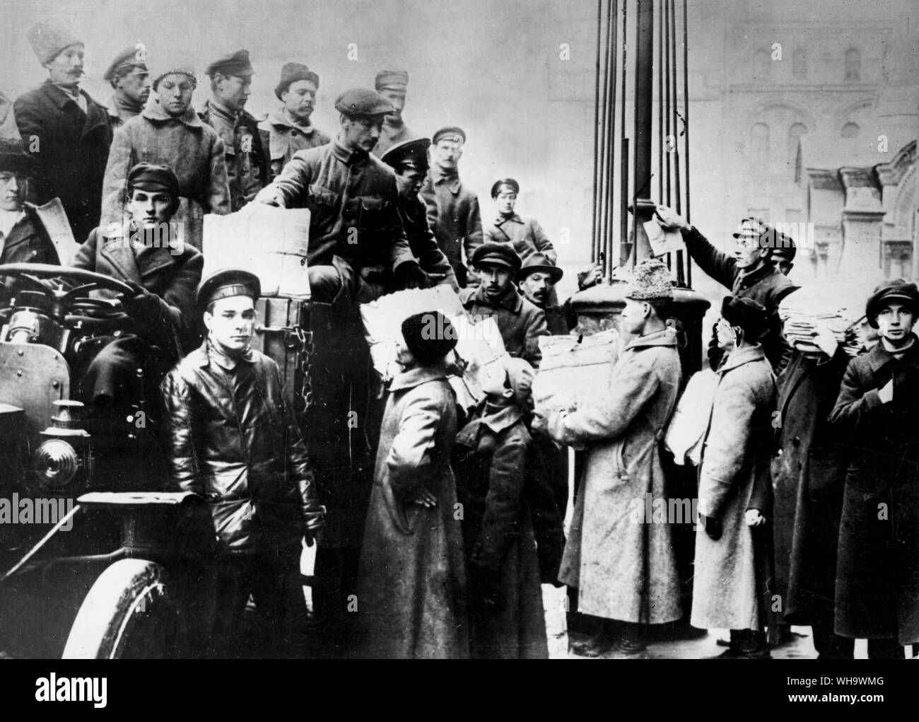 WW1: Russland, Moskau. 1917. Verkauf von Papieren nach der ersten Sitzung ofSoviets. Stockfoto