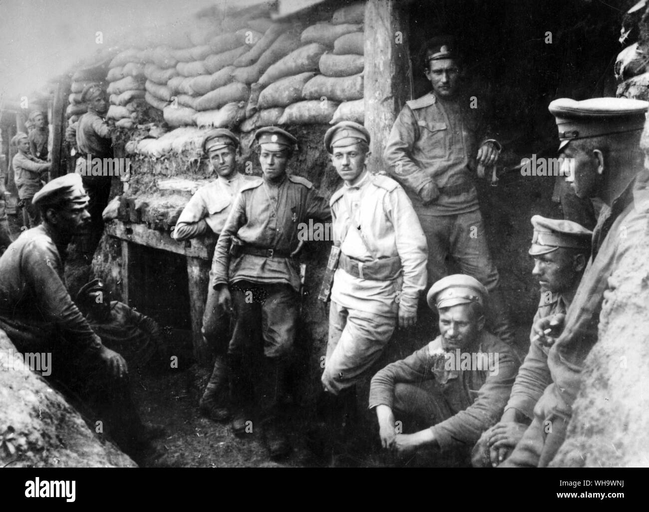 WW1/tschechoslowakische Soldaten der 3. Squad vom 1. Regiment der Russischen Legionen in den Schützengräben von Zborov, Juli 1917. Stockfoto