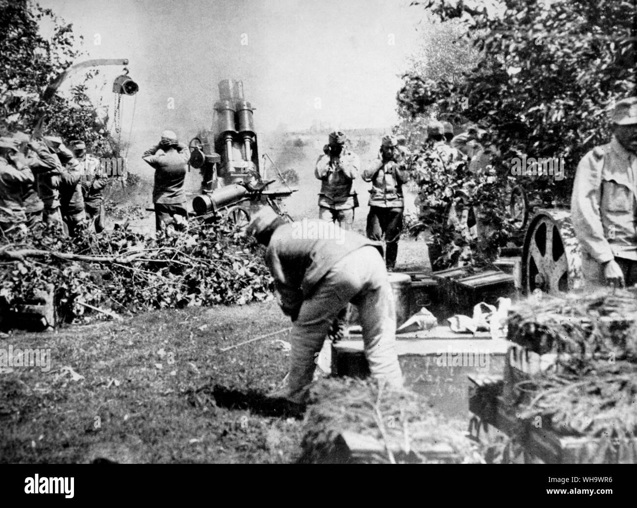WW1 / 30,5 Mörtel Gewehr im Anschlag. Ungarn (?) Stockfoto