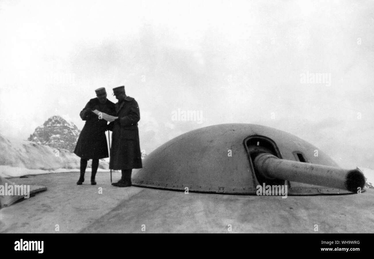 WW1/der Balkan. Geschützstellung in der Festung auf der Alpen. Stockfoto