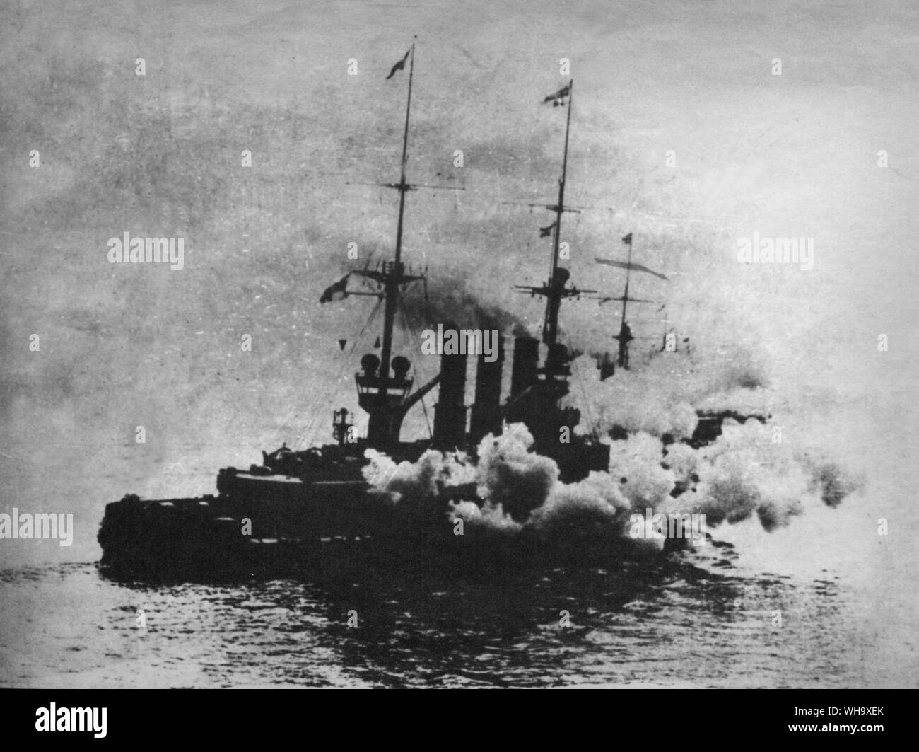 WW1: Seeschlacht. Ein Schuss wird durch die Britische gefeuert. Stockfoto