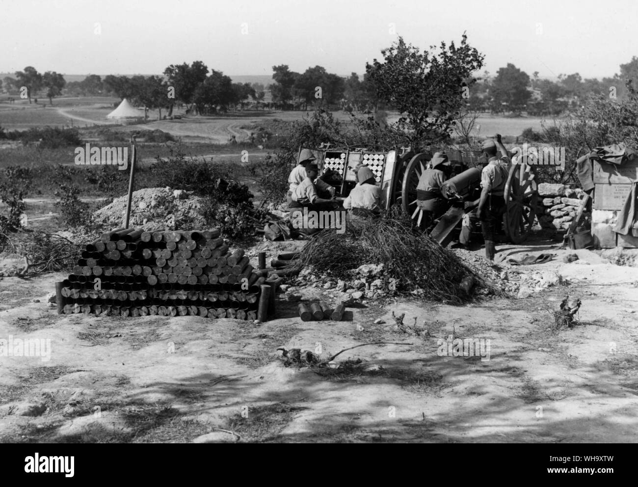 WW1: Dritte Schlacht von Krithia, 4. Juni 1915. Französisch 75-mm-Kanone in Aktion, in der Nähe der Sedd El Bahr. Stockfoto