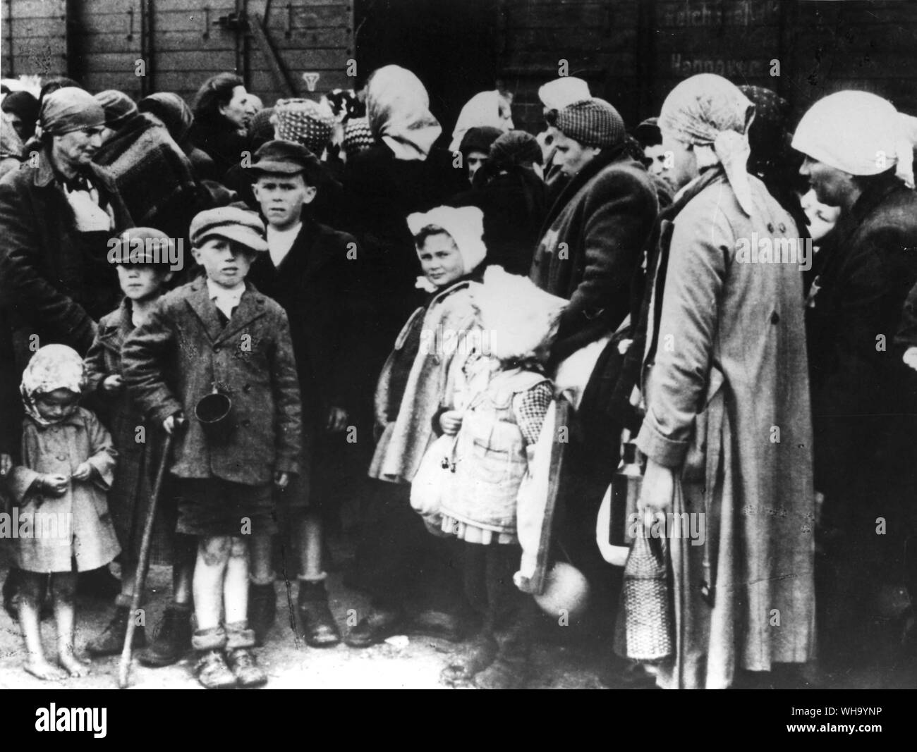 WW2: Ungarisch-jüdischen Kinder bei der Ankunft in Birkenau (Rechtschreibung?). Auschwitz. Stockfoto