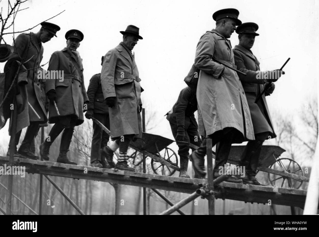WW2: Neville Chamberlain folgende Gort, eine Rampe, in der Nähe von Bachy. 15. Dez. 1939. Stockfoto