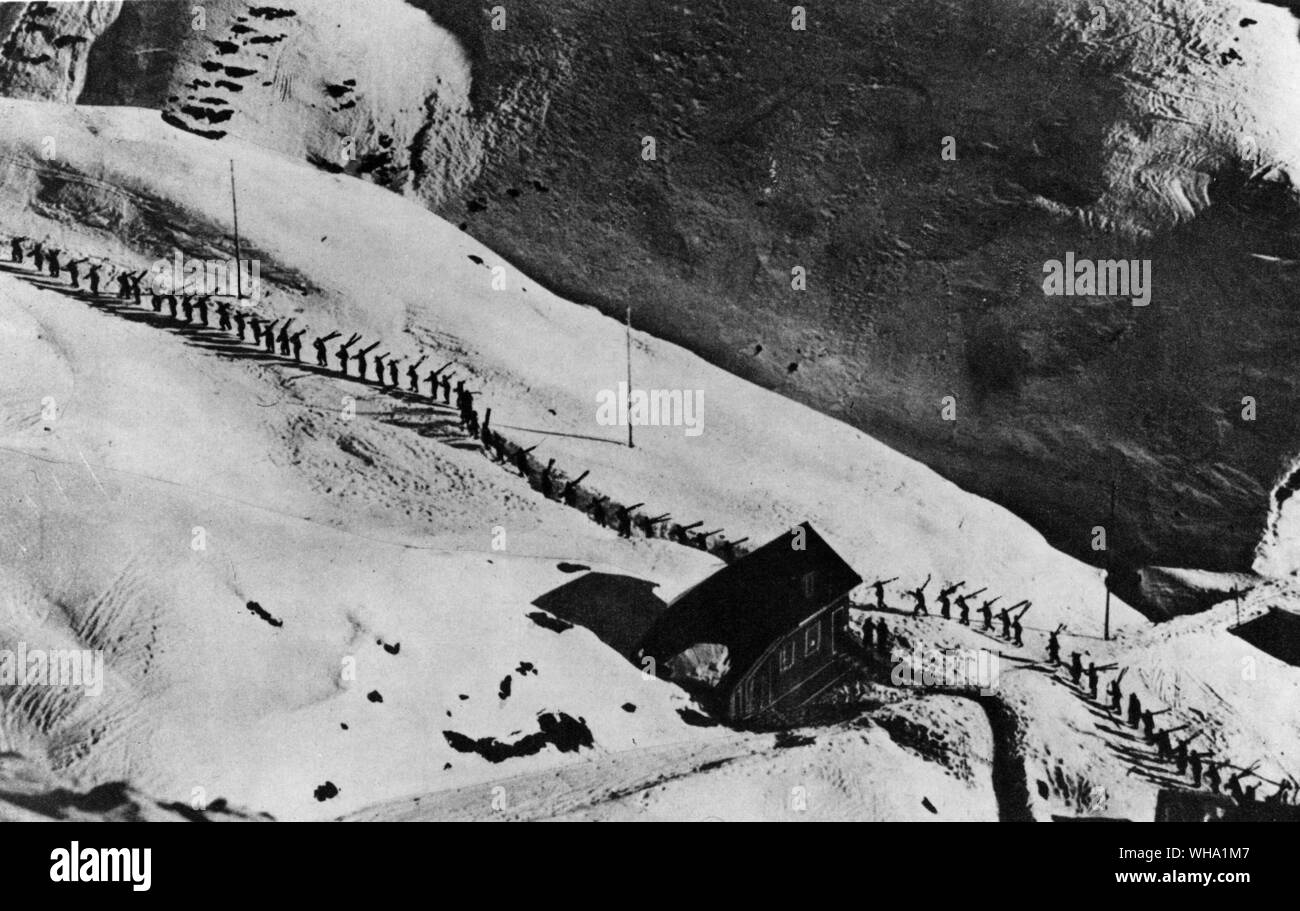 WW2: Die italienischen Truppen in die Offensive im Schnee in den Französischen Alpen. Stockfoto
