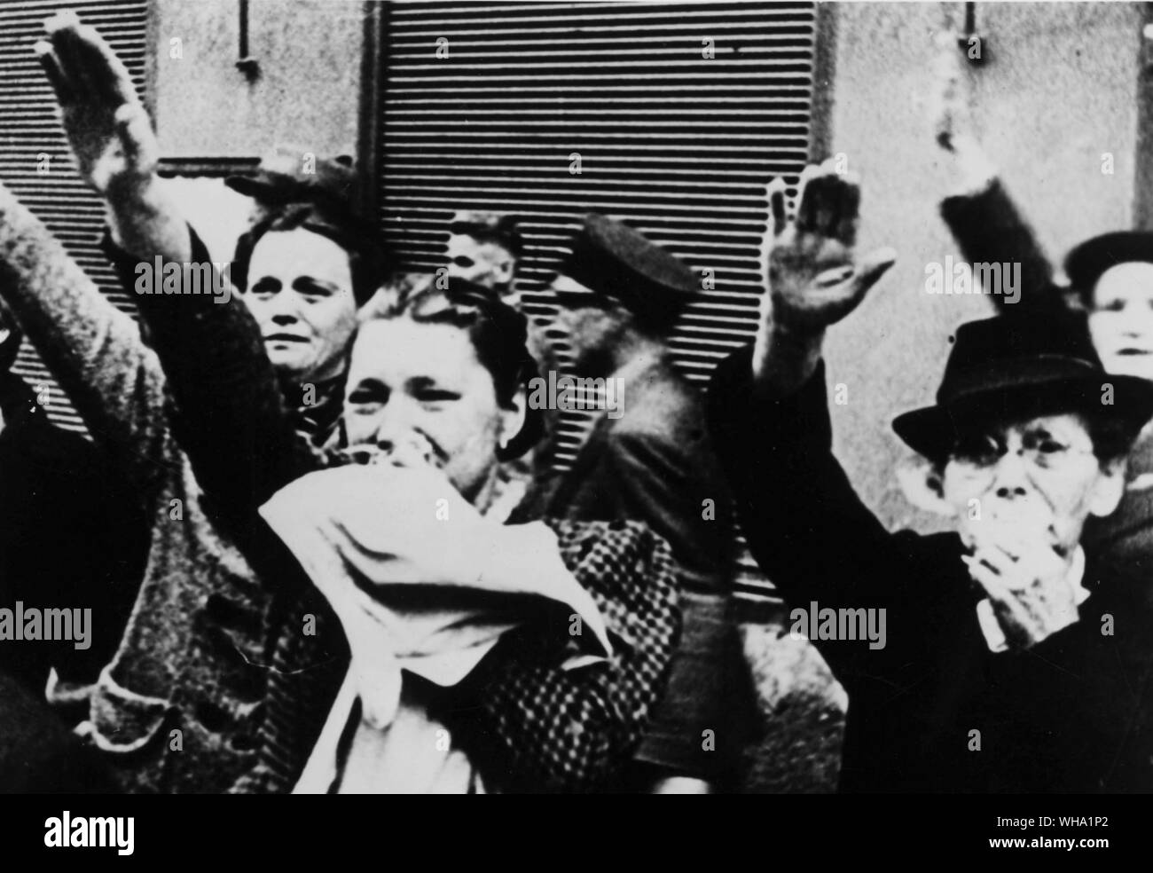 WW2: tschechische Bürger weinen als Nazis März in Prag. Stockfoto