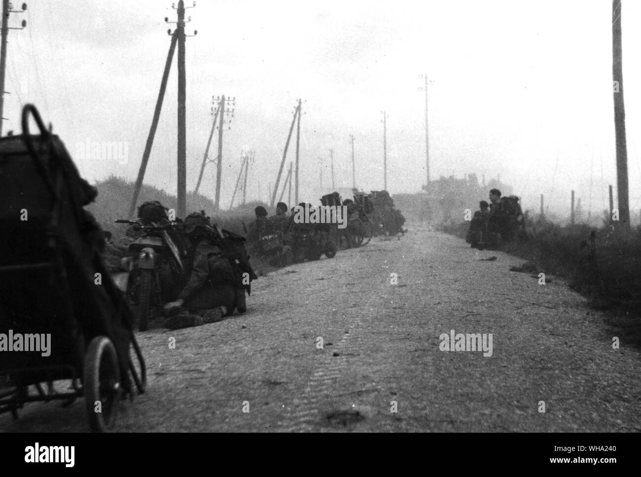 WW2: R. Marine SS-Truppen Deckung von Mörtel Brand (Film noch), 6. Juni 1944. Stockfoto