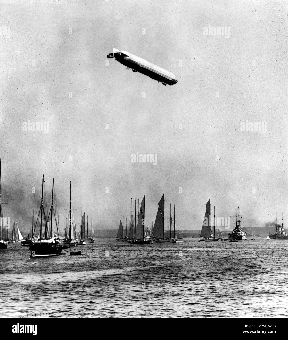 Die Deutsche Zeppelin "Viktoria Luise" im Kieler Hafen im Jahr 1912.. . Stockfoto