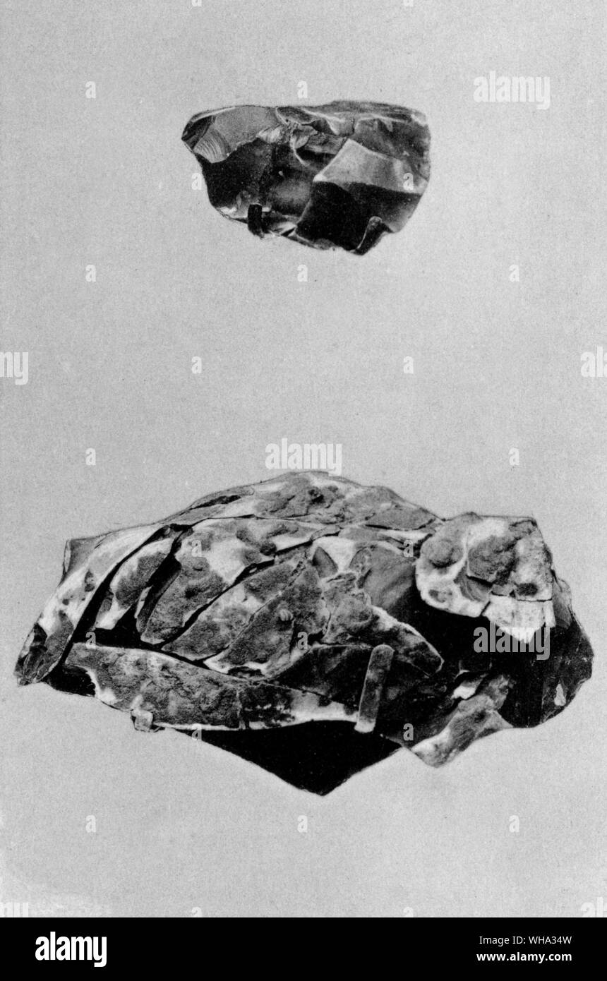 Fossile Mann: mittelpaläolithikum Artefakt (Core) und die rekonstruierte Block aus Feuerstein, aus dem es gemacht wurde, von Crayford, Kent. Stockfoto